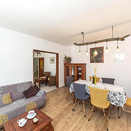Stunning In With Kitchen Holiday home *