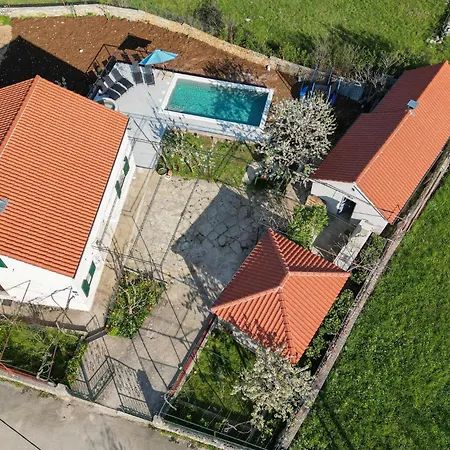 Stunning In With Kitchen Holiday home *